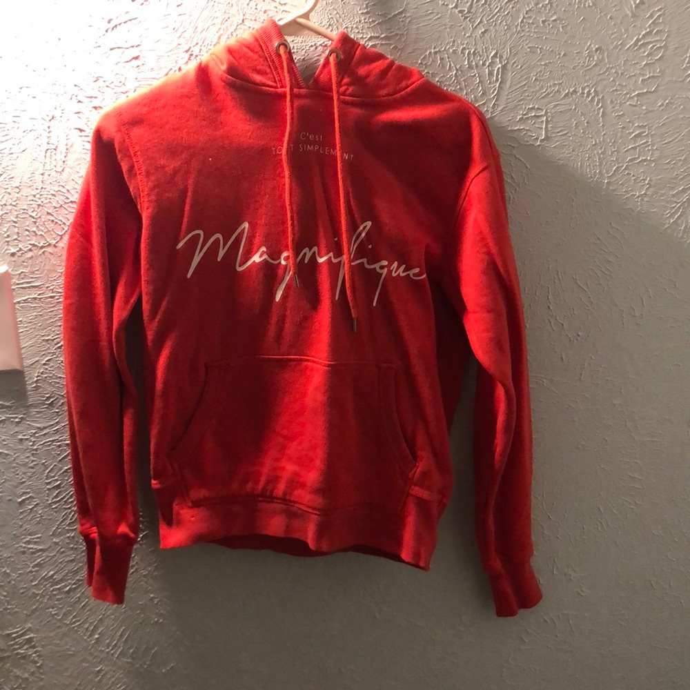Sweatshirt with French words